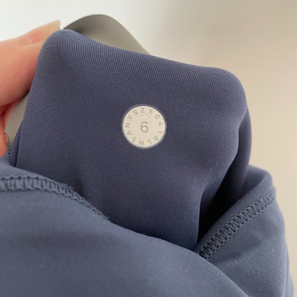 In Movement Tight 7/8 High-Rise - Picture 3 of 3